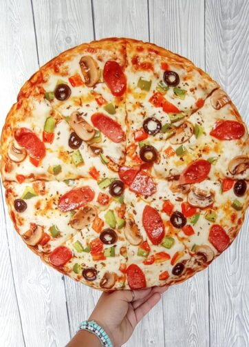 Poduszka dekoracyjna - Pizza Pepperoni